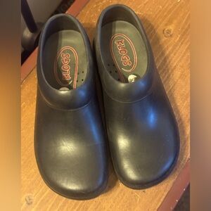 Klog Abilene Unisex Open Back Klog. Size 7 Wide Slip Resistant. Wipes down clean